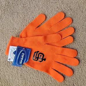 Women's fit SF Giants gloves